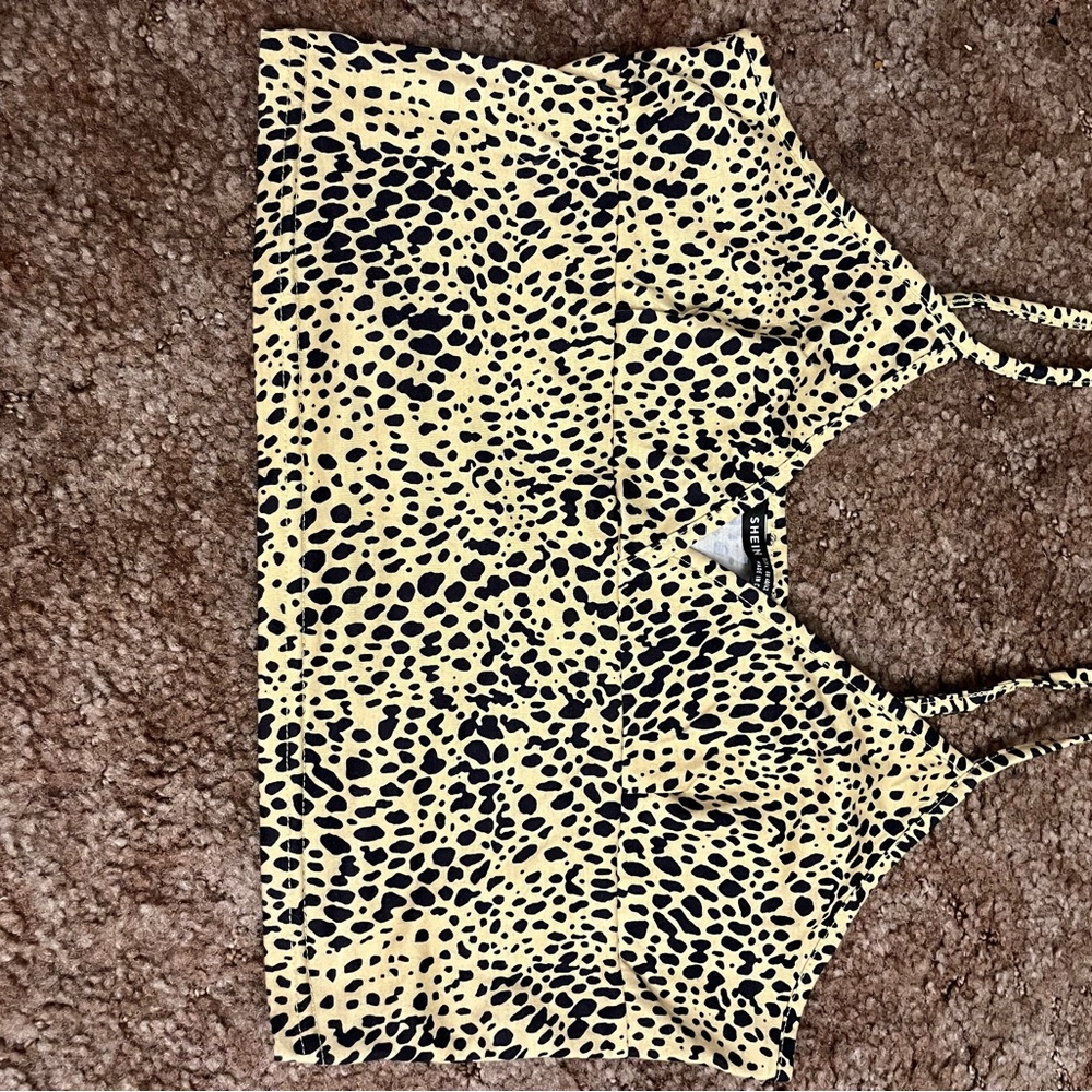 Cute yellow and black tank top! Size large!